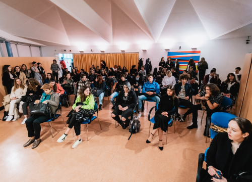 Fotografija 4 - Gimnazijalci predstavili jubilarni 20. broj Pegle: ‘Pandemiju smo kompletno zanemarili i odahnuli od svega’