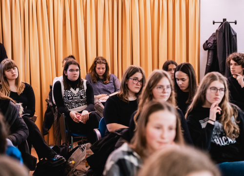 Fotografija 13 - Gimnazijalci predstavili jubilarni 20. broj Pegle: ‘Pandemiju smo kompletno zanemarili i odahnuli od svega’