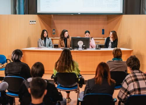 Fotografija 16 - Gimnazijalci predstavili jubilarni 20. broj Pegle: ‘Pandemiju smo kompletno zanemarili i odahnuli od svega’