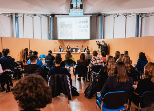 Fotografija 19 - Gimnazijalci predstavili jubilarni 20. broj Pegle: ‘Pandemiju smo kompletno zanemarili i odahnuli od svega’