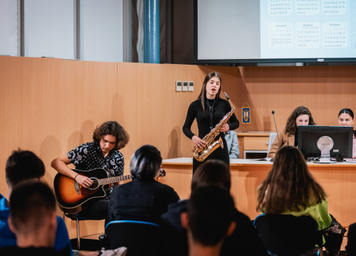 Fotografija 24 - Gimnazijalci predstavili jubilarni 20. broj Pegle: ‘Pandemiju smo kompletno zanemarili i odahnuli od svega’