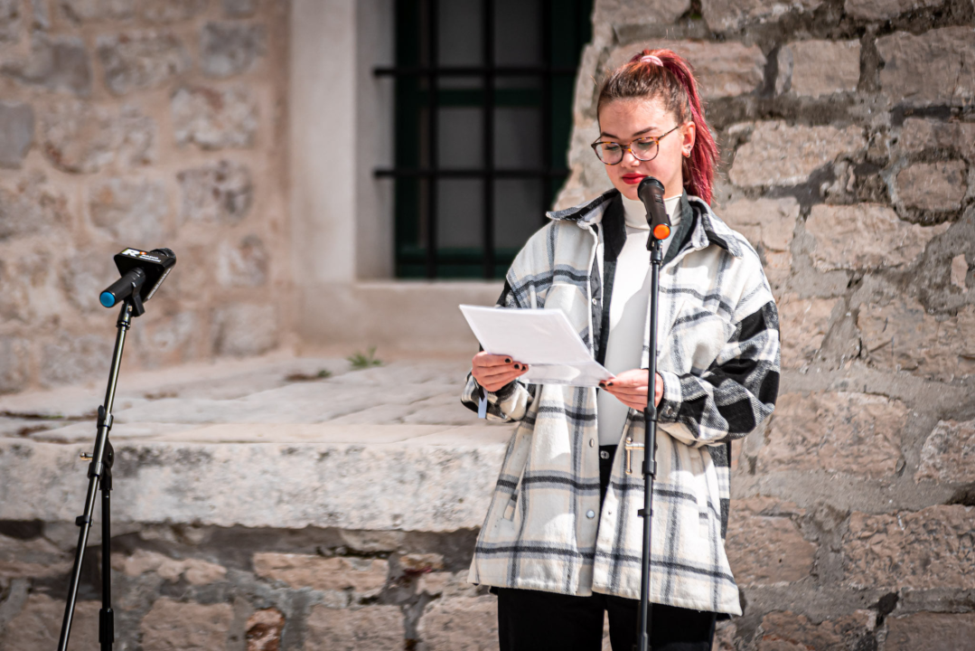 Podjelom sadnica masline i čitanjem poezije na šibenskoj rivi obilježen 100. rođendan Vesne Parun