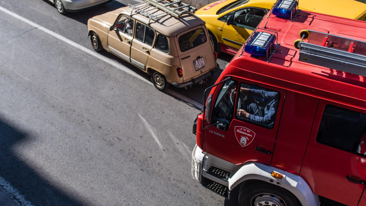 Vatrogasci izašli na tri intervencije: Požar dimnjaka u Grahovu i prijevoznog sredstva u Trbounju