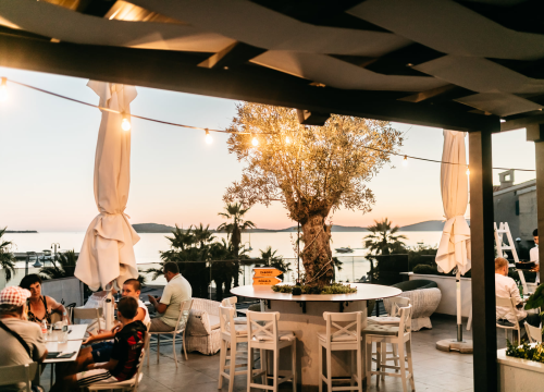 Priuštite si prekrasne trenutke na prozračnoj terasi Pomalo Bistro & Bara u Žaboriću!