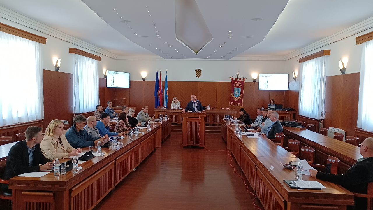 Kninsko Gradsko vijeće dalo jamstvo Upravitelju za zaduženje od 8,3 milijuna kuna za nabavu radnih strojeva