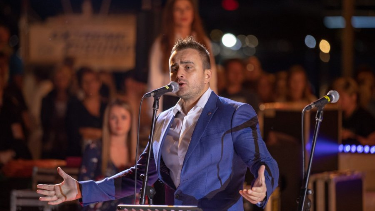 Subotu rezervirajte za nastup Igora Cukrova u Maestro Food&Baru!