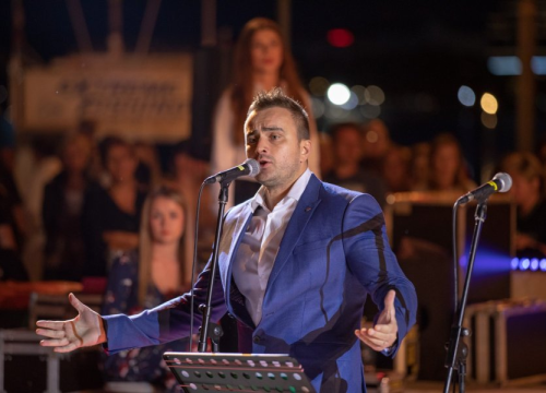 Subotu rezervirajte za nastup Igora Cukrova u Maestro Food&Baru!