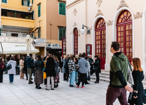 Fotografija 3 - Smijeh i suze za Luku Škarića koji je iz publike gledao prijatelje kako mu ‘Mojom pričom’ skupljaju novac za operaciju