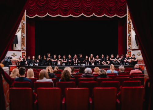 Fotografija 2 - Smijeh i suze za Luku Škarića koji je iz publike gledao prijatelje kako mu ‘Mojom pričom’ skupljaju novac za operaciju