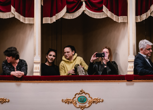 Fotografija 4 - Smijeh i suze za Luku Škarića koji je iz publike gledao prijatelje kako mu ‘Mojom pričom’ skupljaju novac za operaciju