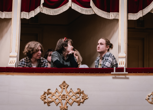 Fotografija 7 - Smijeh i suze za Luku Škarića koji je iz publike gledao prijatelje kako mu ‘Mojom pričom’ skupljaju novac za operaciju