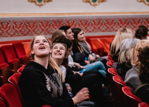 Fotografija 8 - Smijeh i suze za Luku Škarića koji je iz publike gledao prijatelje kako mu ‘Mojom pričom’ skupljaju novac za operaciju