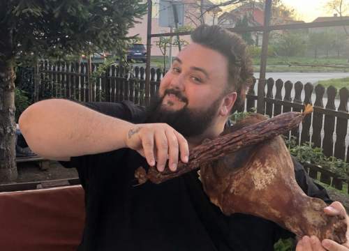 Jacques Uskrs čestitao sviranjem 'šunkice': Nek' je i više zdravoga smijeha