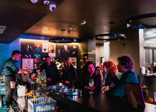 Fotografija 3 - Spektakularne slike na pozornici Arsena: 'Boginja gitare' Kaki King u Šibeniku doslovno obojala zvuk!