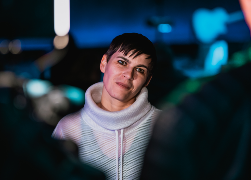 Fotografija 9 - Spektakularne slike na pozornici Arsena: 'Boginja gitare' Kaki King u Šibeniku doslovno obojala zvuk!