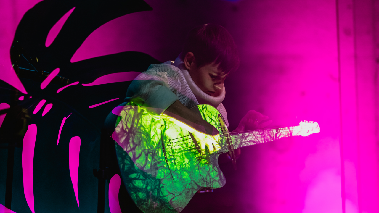 Spektakularne slike na pozornici Arsena: 'Boginja gitare' Kaki King u Šibeniku doslovno obojala zvuk!