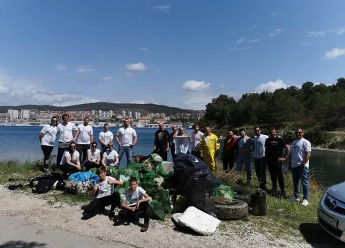 Fotografija 1 - Očišćena Dumboka: Tridesetak ljudi prikupilo 70 vreća smeća i dvadesetak automobilskih guma
