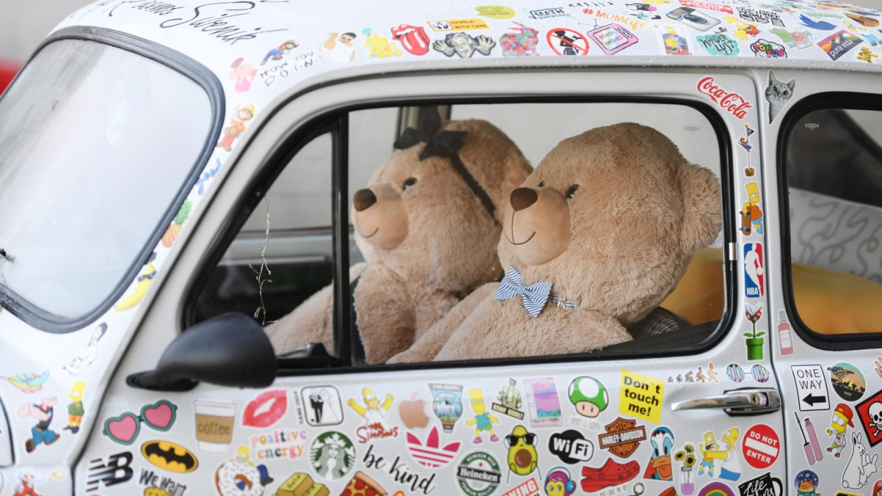 Fenomenalna reklama u Docu: Fićo i dva plišana medvjeda privlače pažnju prolaznika