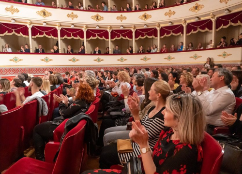 Fotografija 11 - Tito, Tuđman, Mesić, Kolinda i Josipović u šibenskom teatru: Predstava Tarika Filipovića razveselila publiku