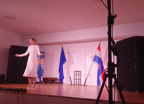 Fotografija 6 - Moruzgva u Biskupiji:  Ecija Ojdanić, Barbara Nola i Ana Begić gole u kavezu