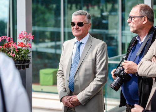 Fotografija 5 - Preko 2000 cvjetnih sadnica podijeljeno na Poljani dok si rekao 'điran'