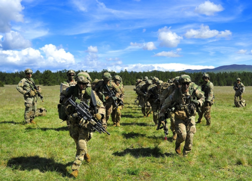 Amerikanci na vojnom poligonu kod Knina održavaju vojne vježbe, HV podrška