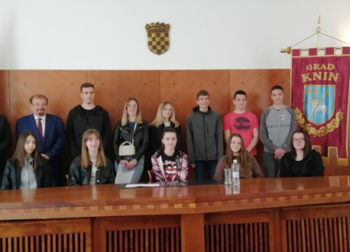 Grad Knin dodijelio 21 novu stipendiju: 'Ovo je jedna od demografskih mjera kojima ulažemo u budućnost'