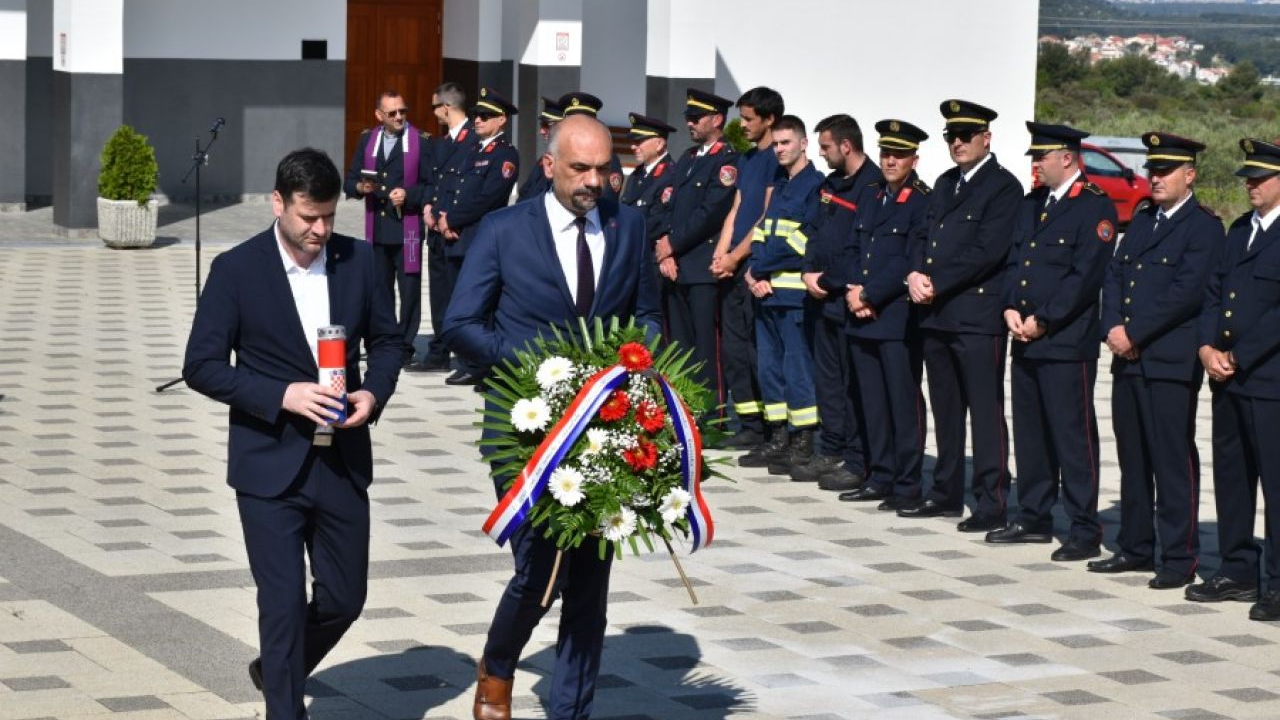 Polaganjem vijenaca obilježen blagdan svetog Florijana, zaštitnika vatrogasaca