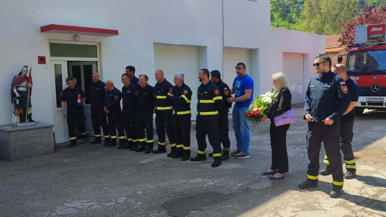 Kninski vatrogasci obilježili Dan vatrogastva: Od Grada dobili nova vatrogasna odijela