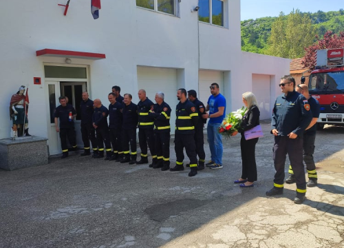 Kninski vatrogasci obilježili Dan vatrogastva: Od Grada dobili nova vatrogasna odijela