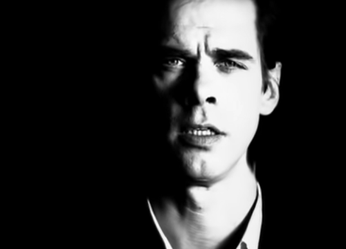 Umro Jethro Lazenby, sin Nicka Cavea