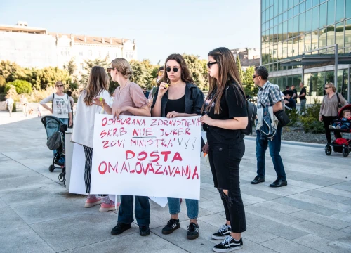 Fotografija 3 - Prosvjed u znak potpore Mireli Čavajdi: 'Ovo nam je podsjetnik koliko sustav može biti okrutan prema ženama'