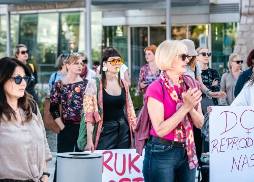 Fotografija 7 - Prosvjed u znak potpore Mireli Čavajdi: 'Ovo nam je podsjetnik koliko sustav može biti okrutan prema ženama'