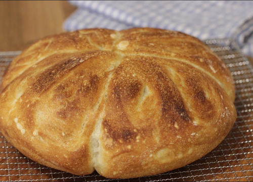 Odličan trik za stari kruh: Treba mu par minuta u pećnici