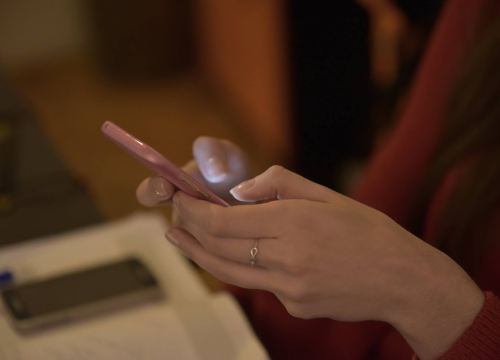 Grad Drniš poziva maturante da se prijave za besplatnu aplikaciju za pripremu za državnu maturu