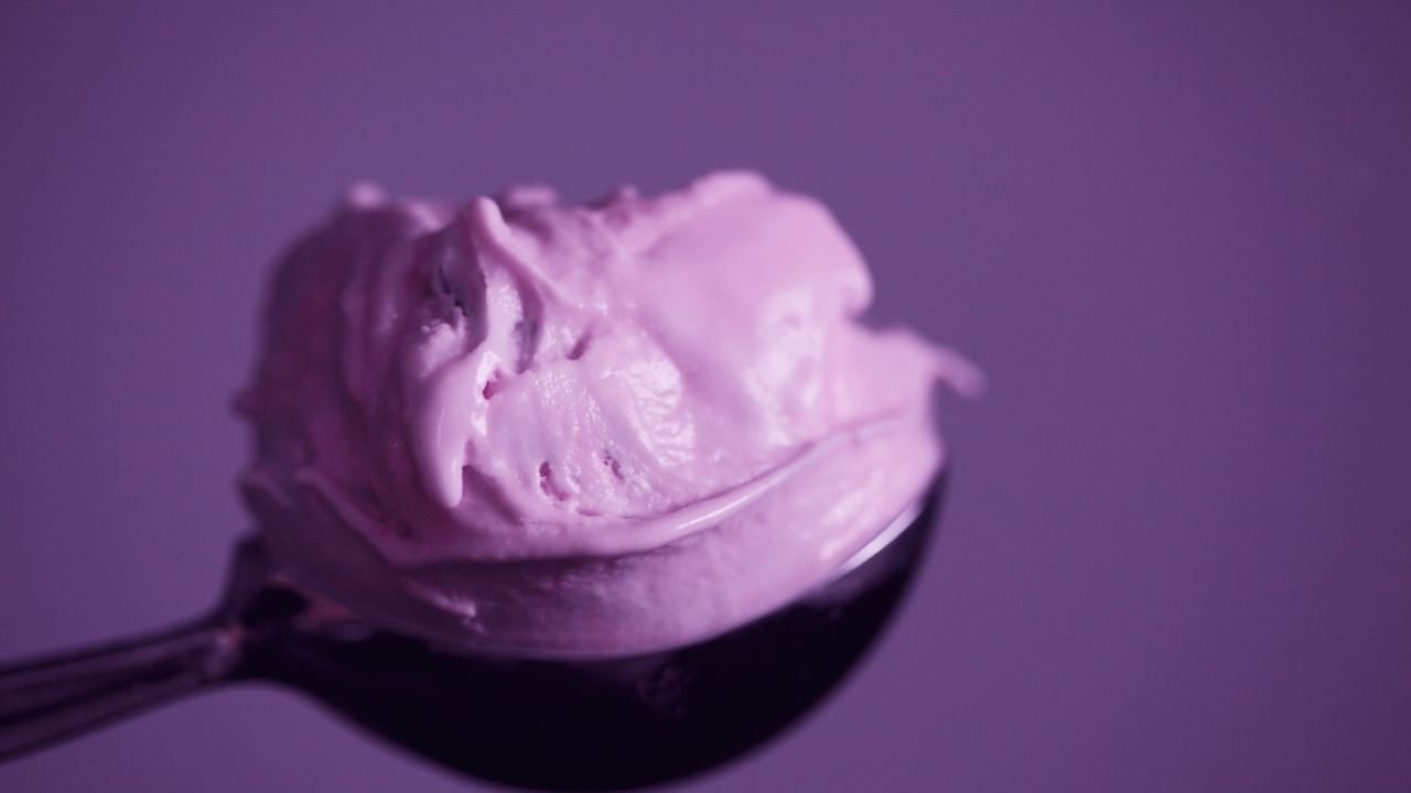 Brzi sladoled s okusom karamele koji se radi od samo tri sastojka