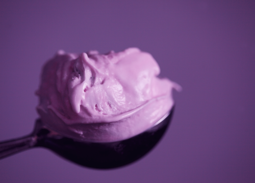 Brzi sladoled s okusom karamele koji se radi od samo tri sastojka