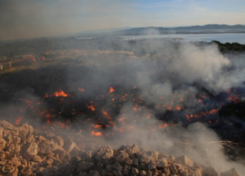 Fotografija 2 - Vatra iznad Murtera: Požar ili spaljivanje smeća?