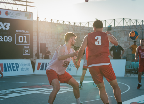 Fotografija 5 - Basket se sinoć igrao na najljepšem igralištu: Tvrđava sv. Mihovila domaćin Pro 3x3 Tour-a