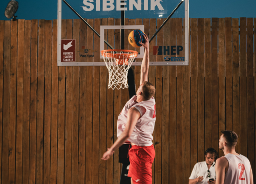 Fotografija 16 - Basket se sinoć igrao na najljepšem igralištu: Tvrđava sv. Mihovila domaćin Pro 3x3 Tour-a