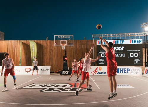 Fotografija 17 - Basket se sinoć igrao na najljepšem igralištu: Tvrđava sv. Mihovila domaćin Pro 3x3 Tour-a