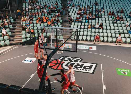 Fotografija 5 - Basket se na Mihovilu i sinoć igrao pred gotovo praznim gledalištem, ako izuzmemo igrače!
