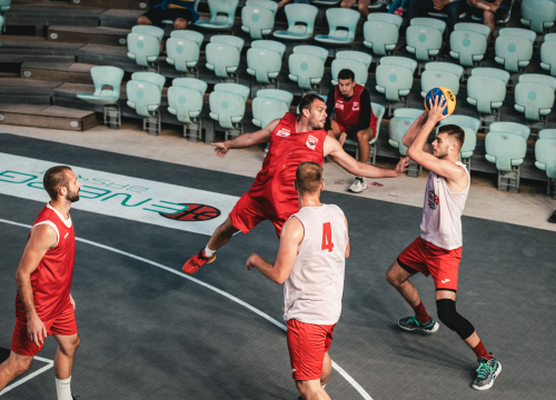 Fotografija 13 - Basket se na Mihovilu i sinoć igrao pred gotovo praznim gledalištem, ako izuzmemo igrače!