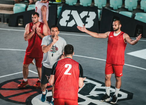 Fotografija 27 - Basket se na Mihovilu i sinoć igrao pred gotovo praznim gledalištem, ako izuzmemo igrače!
