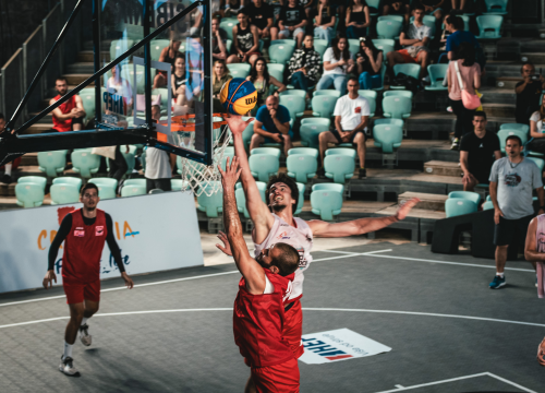 Fotografija 14 - Basket se na Mihovilu i sinoć igrao pred gotovo praznim gledalištem, ako izuzmemo igrače!
