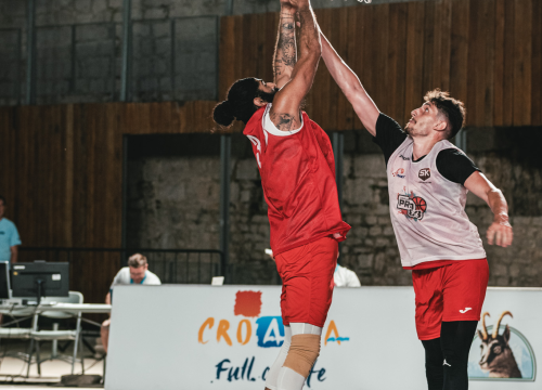 Fotografija 20 - Basket se na Mihovilu i sinoć igrao pred gotovo praznim gledalištem, ako izuzmemo igrače!