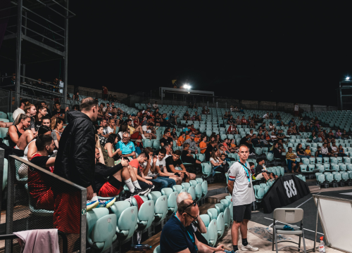 Fotografija 21 - Basket se na Mihovilu i sinoć igrao pred gotovo praznim gledalištem, ako izuzmemo igrače!
