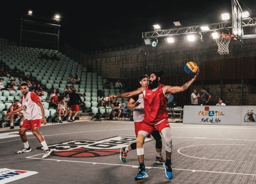 Fotografija 23 - Basket se na Mihovilu i sinoć igrao pred gotovo praznim gledalištem, ako izuzmemo igrače!