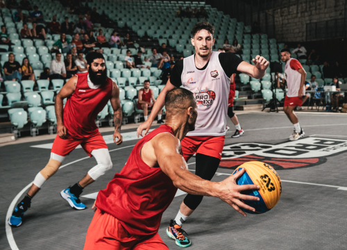 Fotografija 24 - Basket se na Mihovilu i sinoć igrao pred gotovo praznim gledalištem, ako izuzmemo igrače!