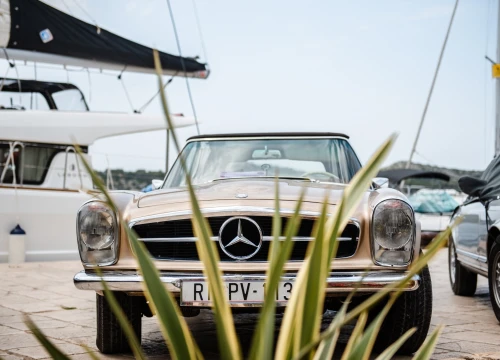Fotografija 5 - Šibenska riva puna legendarnih Mercedesovih 'Pagoda', tamo su do 17 sati